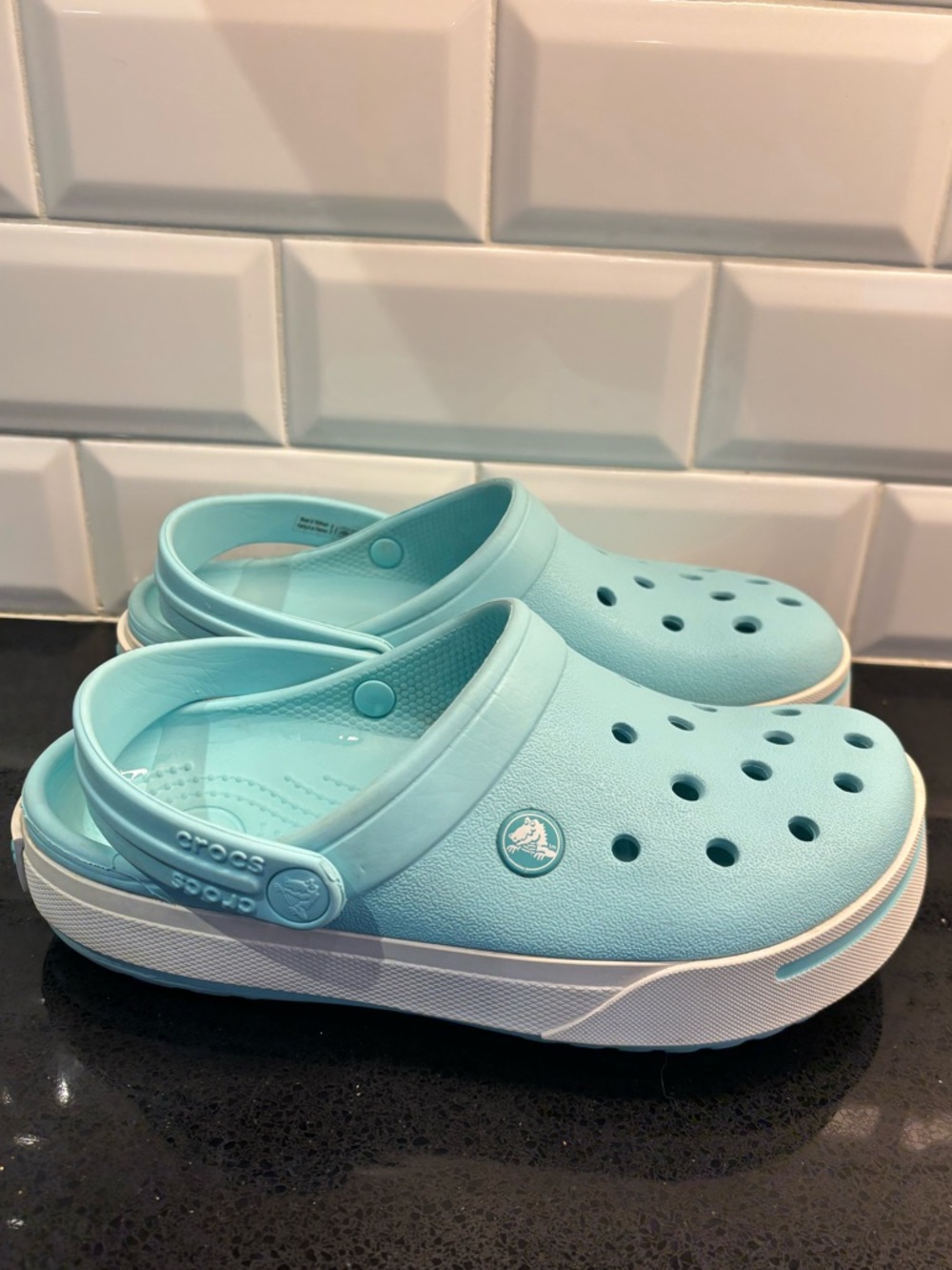 Crocs Crocband Clogs Sandals Women’s 6 or Men’s 4